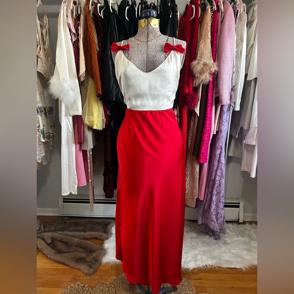 Elegant Red silk skirt